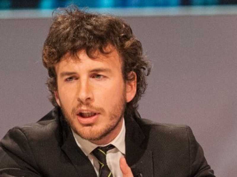 &ldquo;N&eacute; mondialisti, n&eacute; nazionalisti&rdquo;: Diego Fusaro &egrave; &ldquo;l&rsquo;intellettuale perfetto per un&rsquo;alleanza grillo-salvinista, in attesa che la sinistra anti Pd capisca da che parte stare&rdquo;, si scriveva gi&agrave; in estate 