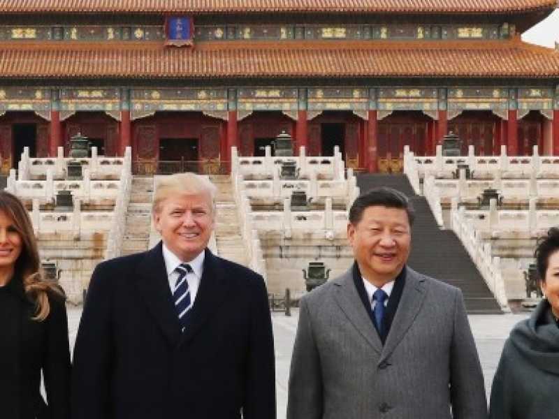 Donald Trump e Xi Jinping con le mogli a Pechino (foto LaPresse)