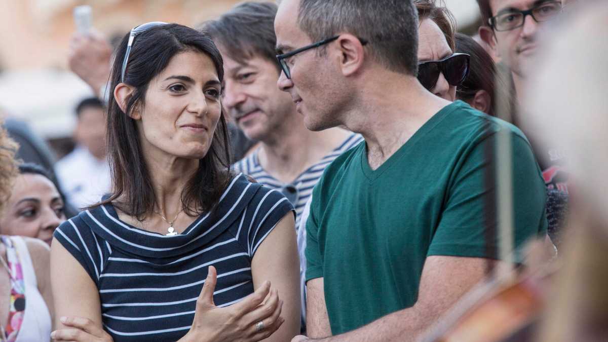 Immagine di Calenda e gli "affari di famiglia" di casa Raggi