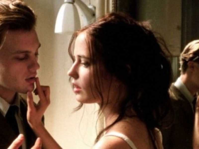 Una scena di The Dreamers di Bernardo Bertolucci