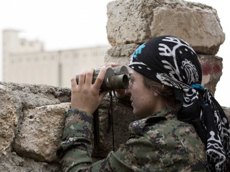 L'esercito curdo siriano nella citta' di Rabia, Siria (foto LaPresse)