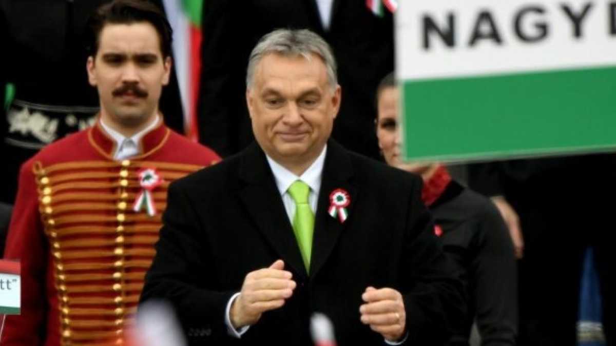 Immagine di Come funziona la macchina della disinformazione di Orban