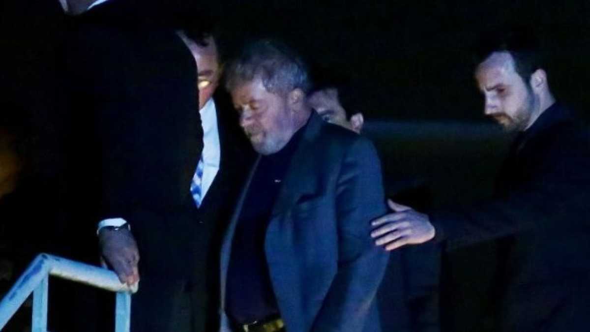 Immagine di Lula è in carcere a Curitiba