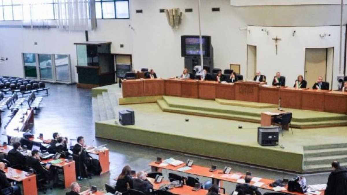 Immagine di Smettete di sproloquiare definendo la mafia temibile e potente come vent’anni fa