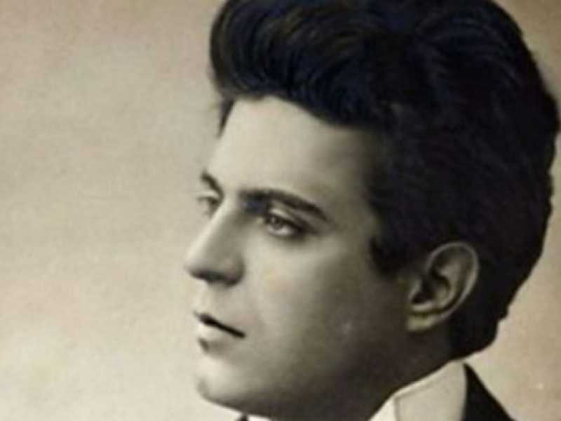 Pietro Mascagni in una foto giovanile. “Cavalleria rusticana” è in programma con “Pagliacci” al Teatro Costanzi di Roma. Giovedì scorso la prima, repliche per cinque serate fino al 15 aprile