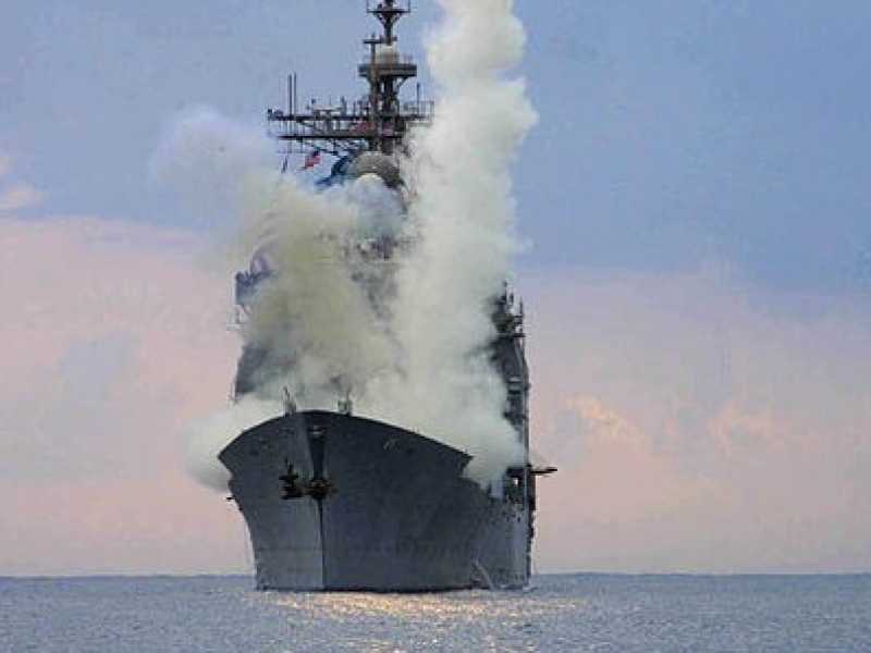 Un missile Tomahawk Land Attack (TLAM) lanciato dall'incrociatore USS Cape St. George (foto Wikimedia)
