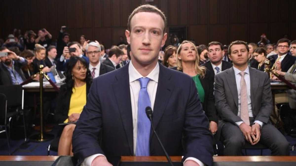 Immagine di Zuckerberg passa la prova del Senato (che non capisce cosa sia Facebook)