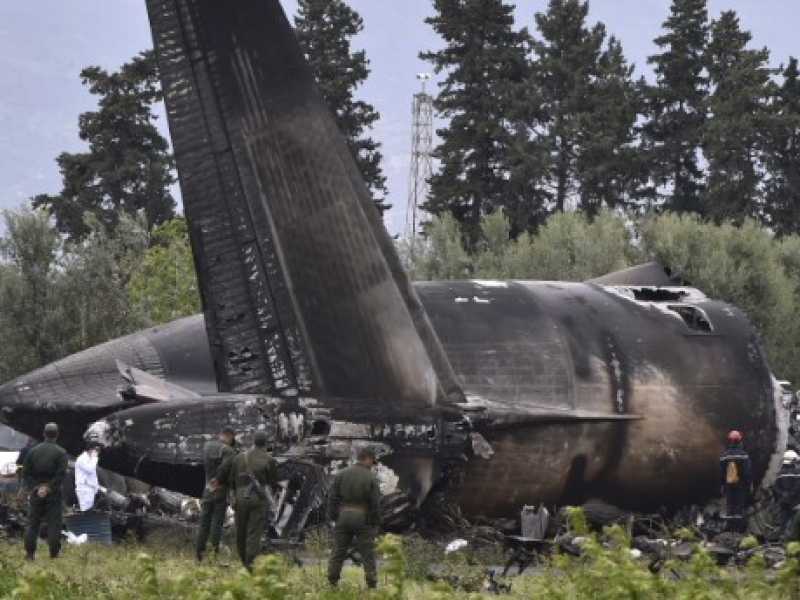 L'aereo militare precipitato in Algeria. Foto LaPresse