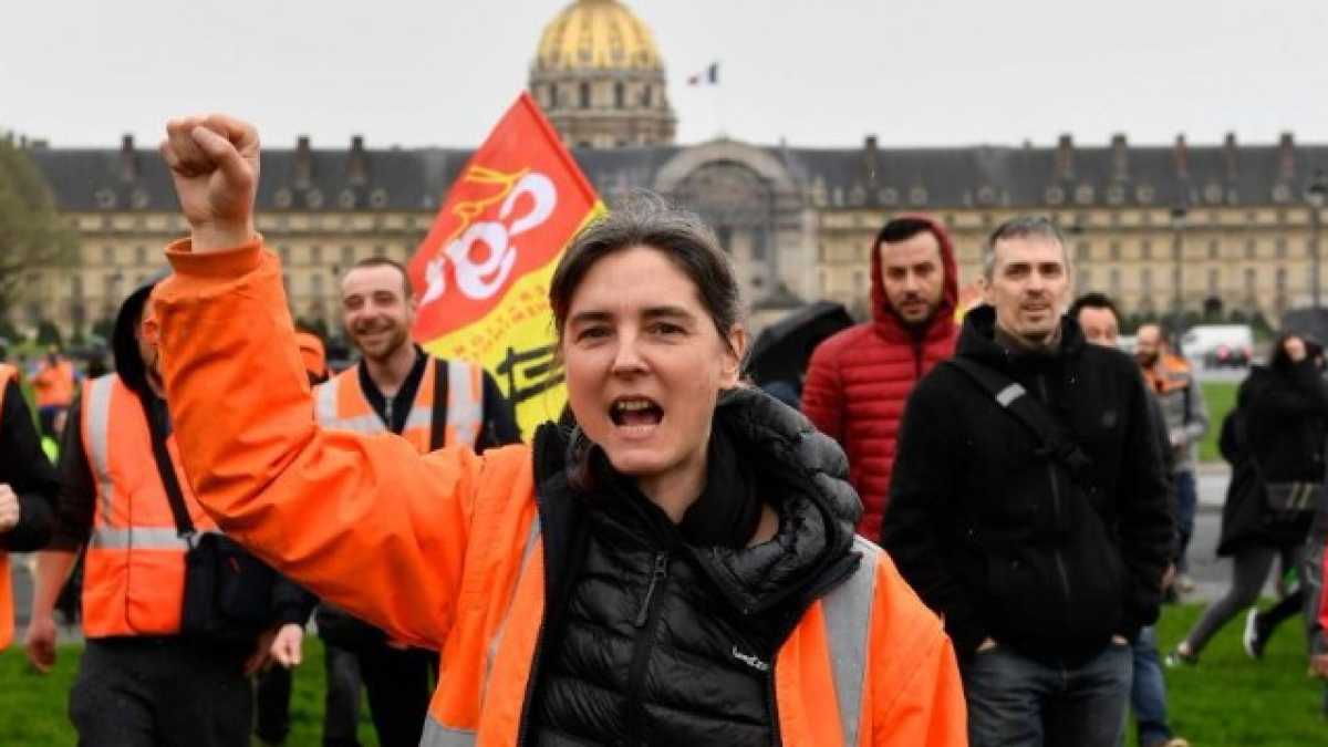Immagine di Macron e la Francia profonda