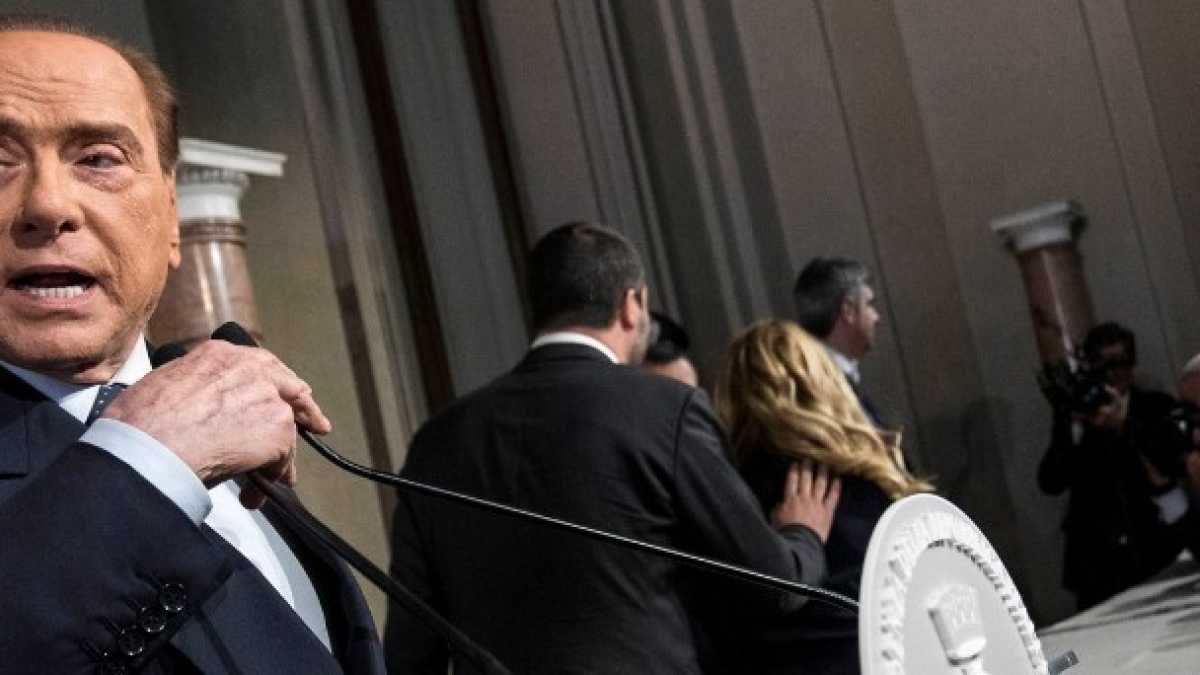 Immagine di La tenerezza del Berlusconi show. Il Cav. dopo di lui vuole solo il diluvio
