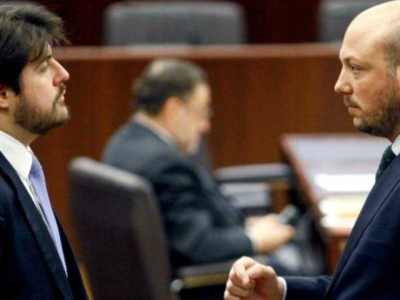 Stefano Buffagni e Dario Violi (M5s) durante un Consiglio regionale lombardo. Foto LaPresse