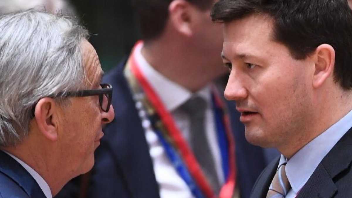 Immagine di L'Europarlamento continua la guerra con Juncker sul SelmayrGate
