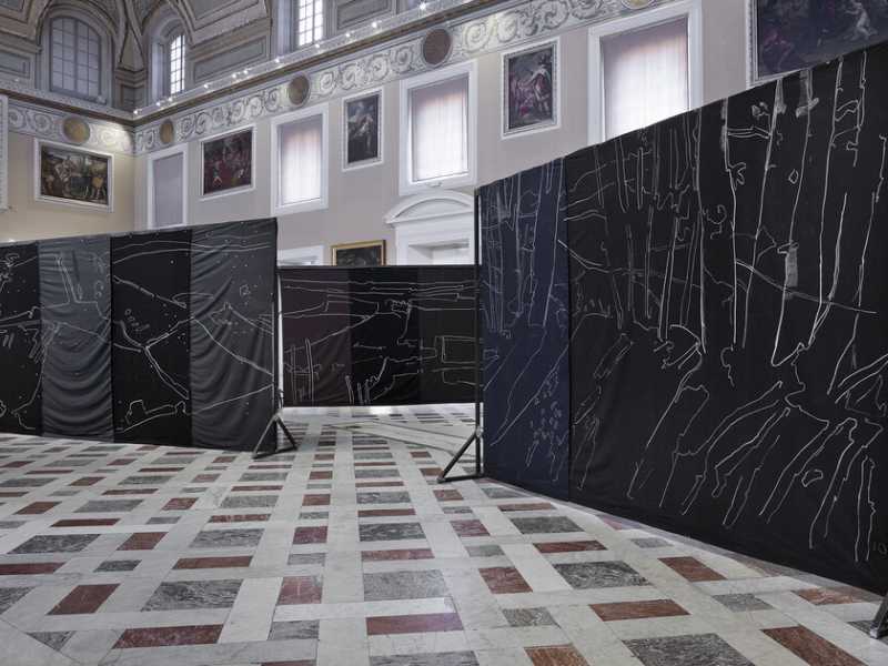 Nell&rsquo;ala pi&ugrave; lunga dell&rsquo;Ospedale Vecchio, la mostra Lotteria Farnese di Giovanni Frangi (foto parma360festival.it)