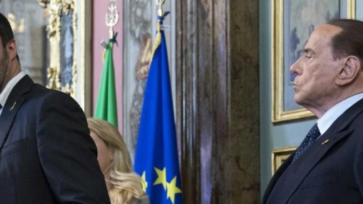 Immagine di Berlusconi rompe col M5s. E Salvini si avvicina (di nuovo) a Di Maio