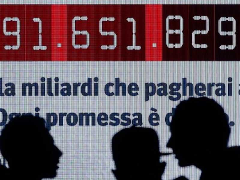 Il tabellone dell'Istituto Bruno Leoni nella Stazione Termini di Roma a febbraio 2018. Foto LaPresse