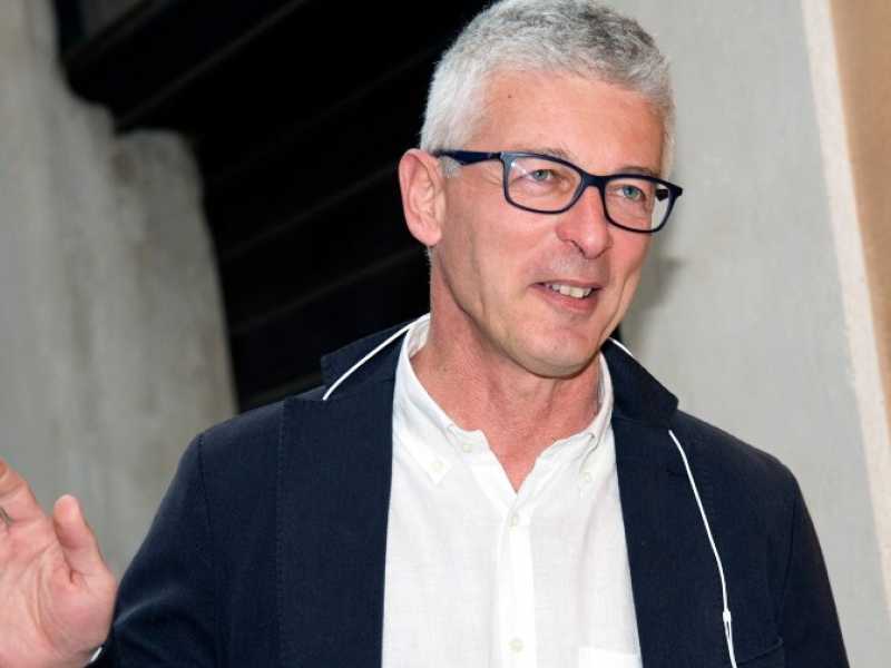 Nicola Morra, il senatore M5s per nulla entusiasta della vicinanza tra Salvini e Di Maio
