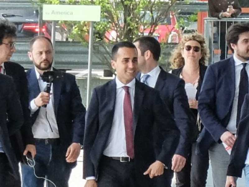 Luigi Di Maio al Salone del Mobile di Milano (foto LaPresse)
