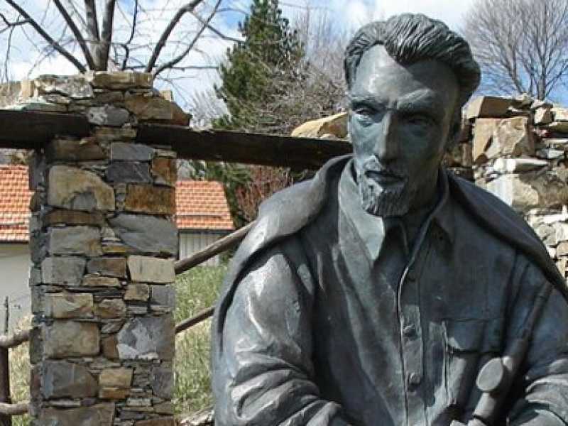 Monumento di Bisagno a Fascia (foto tratta da Wikipedia)