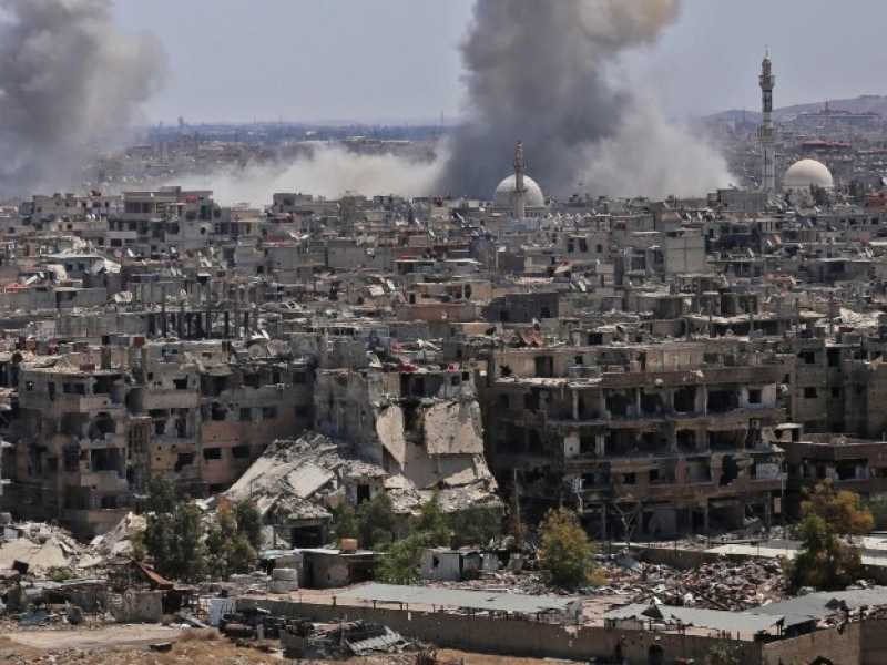 In tour con “il club dei folli” di Assad