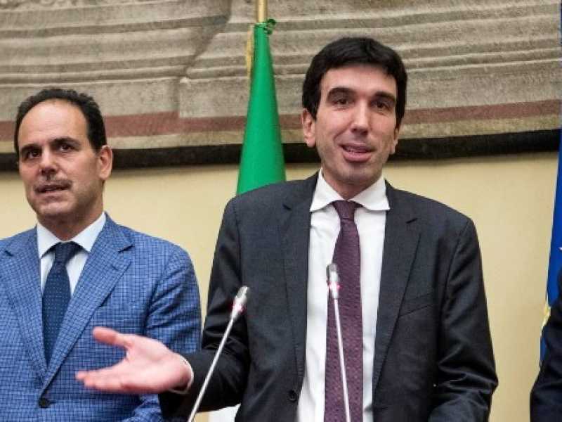 Martina guida la delegazione del Pd all'incontro con Fico