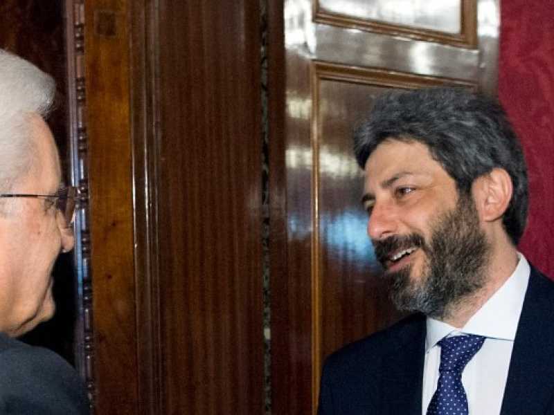 Il presidente Mattarella riceve Roberto Fico nell'ambito delle consultazioni (foto LaPresse)