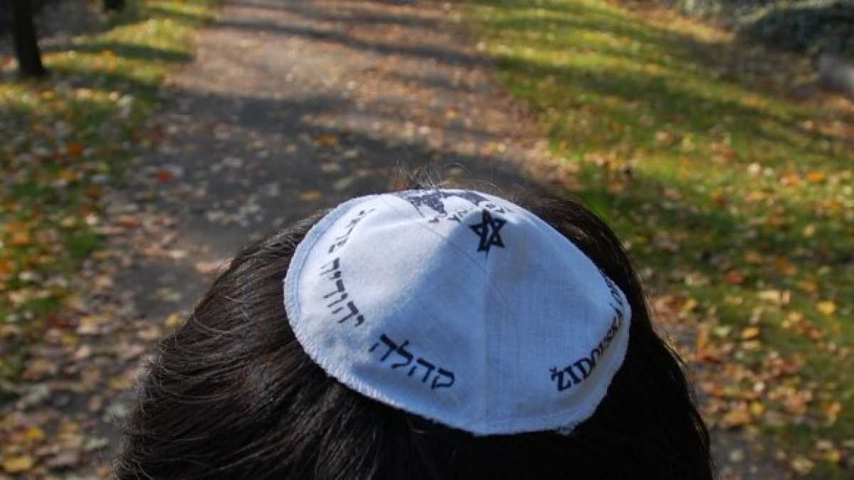 Immagine di Il dramma di un’Europa che invita gli ebrei a non provocare più con le kippah