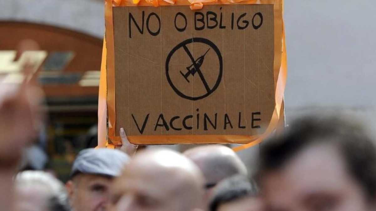 Immagine di Evoluzione della specie: ora i No Vax temono anche il cane autistico