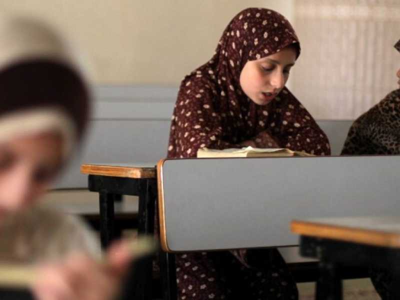 Ragazze palestinesi studiano il Corano (LaPresse)