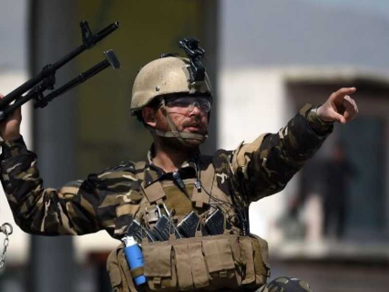 Un militare delle forze di sicurezza afgane (foto LaPresse)