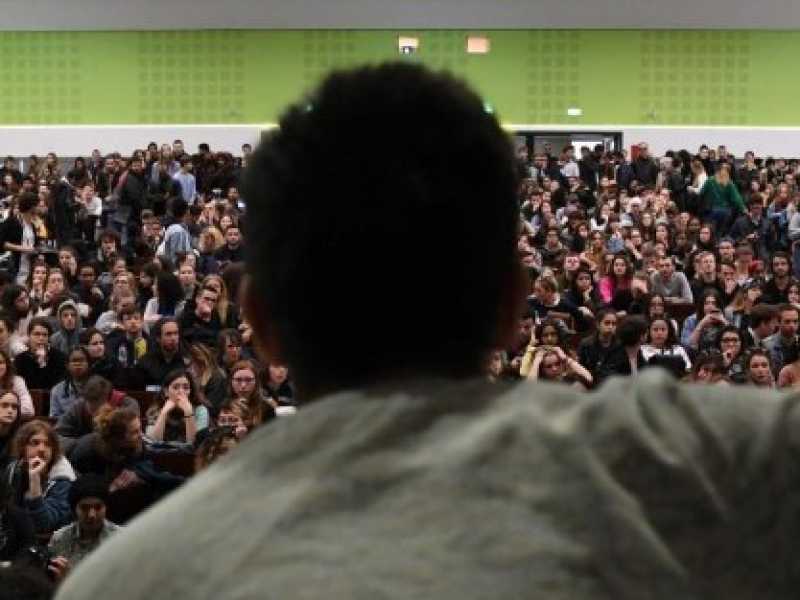 L'occupazione all'Universit&agrave; di Nanterre (foto LaPresse)