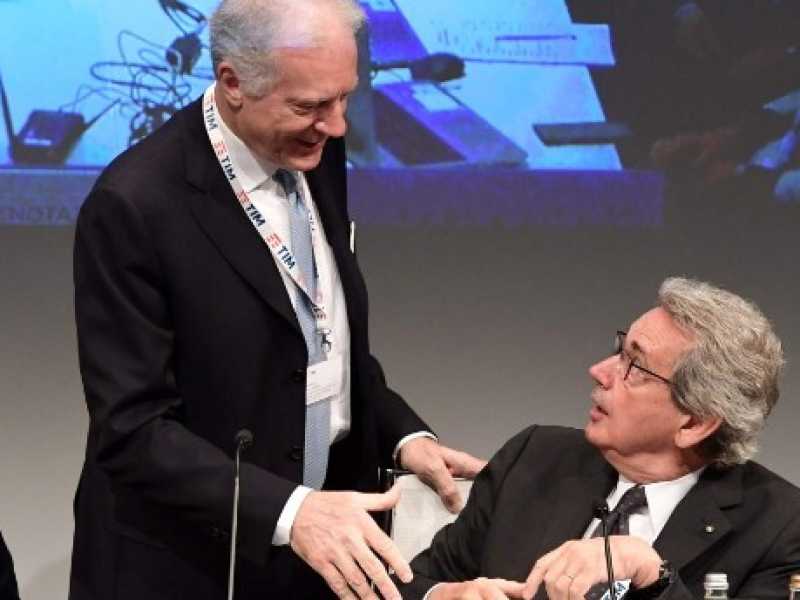 L'assemblea degli azionisti, a Rozzano. Nella foto, da sinistra, Amos Genish, Roberto Capone, Franco Bernab&egrave; e Carlo Marchetti. Foto LaPresse