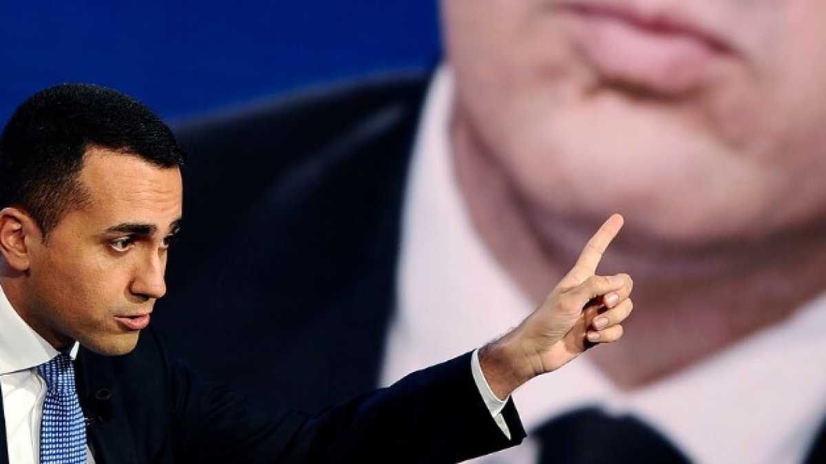 Immagine di Assecondare fino in fondo la corrente? No, la politica può ancora dare qualcosa