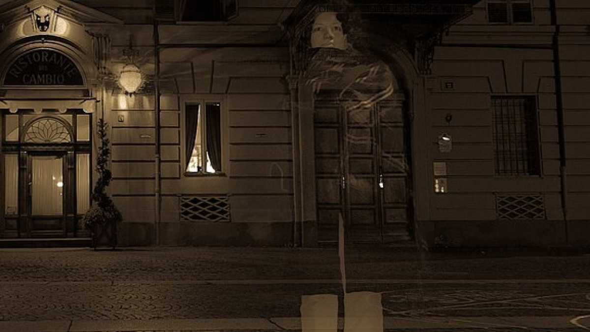 Immagine di Sentirsi invisibili, stranieri, o anche solo strambi dentro casa. Sei storie di fantasmi, o quasi