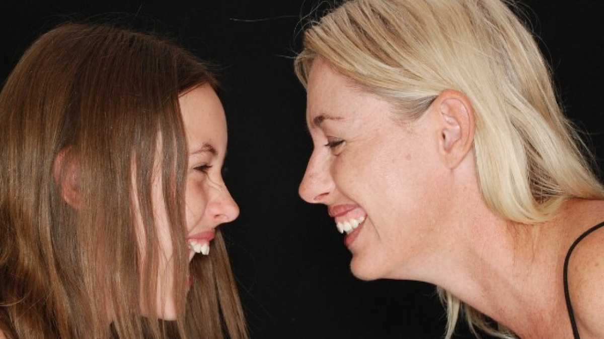 Immagine di E' arrivata la nuova moda delle risate contro voglia a pagamento