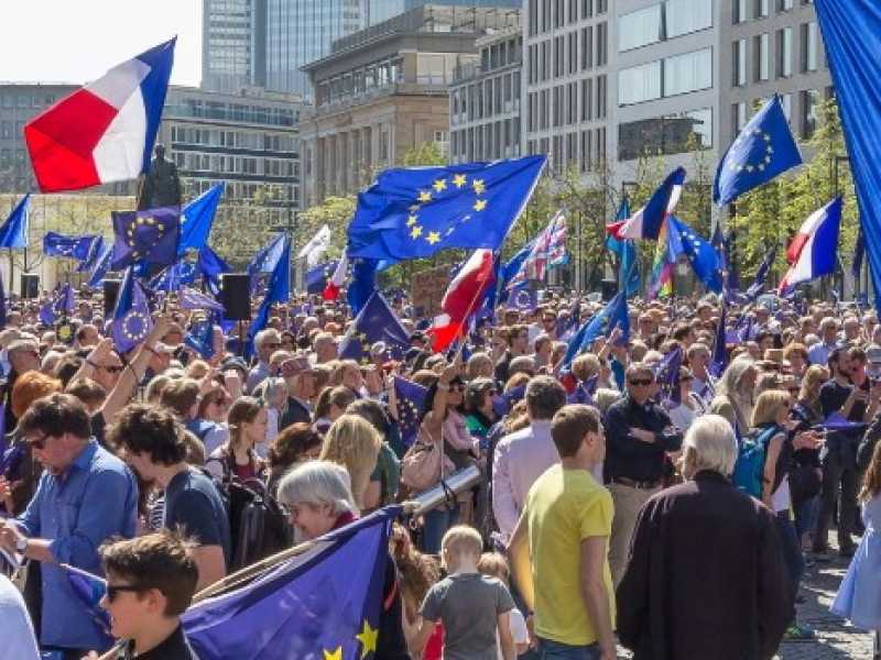 Una manifestazione di Pulse of Europe a Francoforte, nel maggio 2017