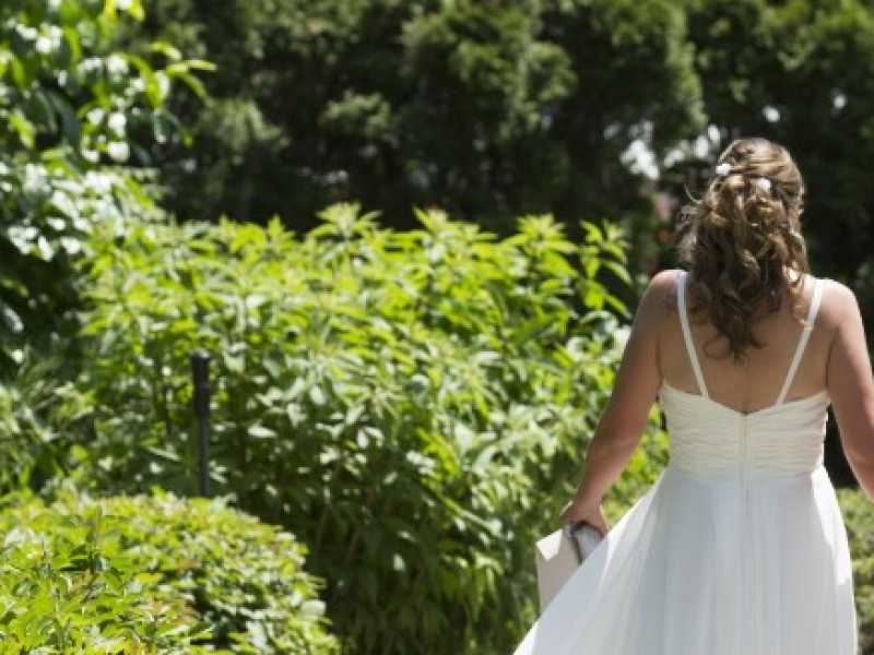 Grand Pride wedding, piu“ di 100 sposi a Toronto (foto LaPresse)