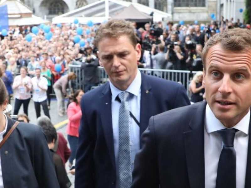 Emmanuel Macron ad Aquisgrana (foto LaPresse)