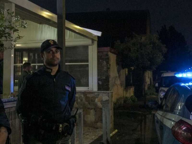 Il Roxy Bar nel quartiere Romanina. Foto LaPresse