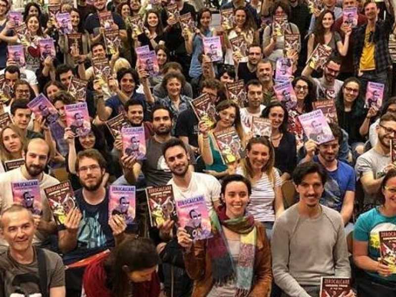 I fan di Zerocalcare con il nuovo libro "Macerie prime sei mesi dopo" (foto di Stefano Priarone)