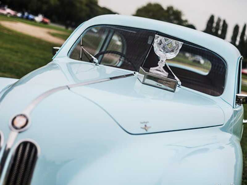 La stupenda Bristol 401 azzurro cielo del 1948, un restauro Touring Superleggera, vince il Premio Speciale nella classe "The former English marques (Post-War) Closed Cars"