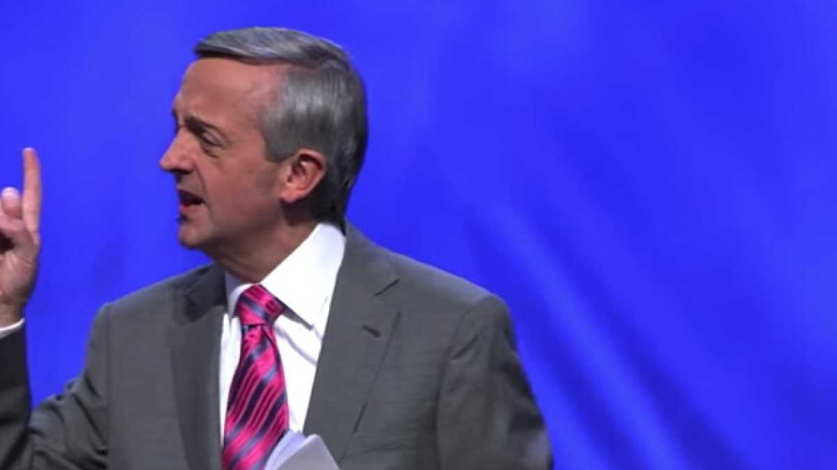 Immagine di Due pastori incendiari incoronano l’evangelico Donald Trump a Gerusalemme