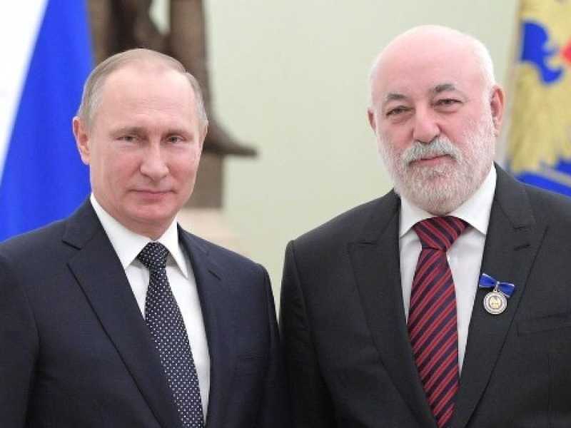 Il presidente russo Vladimir Putin e l'imprenditore Viktor Vekselberg  (Foto Kremlin.ru)