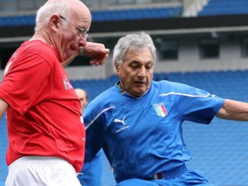 Un'immagine della sfida di walking football tra Italia e Inghilterra a Brighton (foto LaPresse)