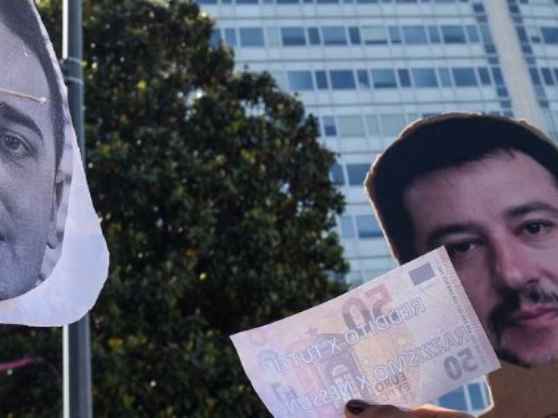 Manifestazione al Pirellone per protestare contro il vertice Di Maio-Salvini