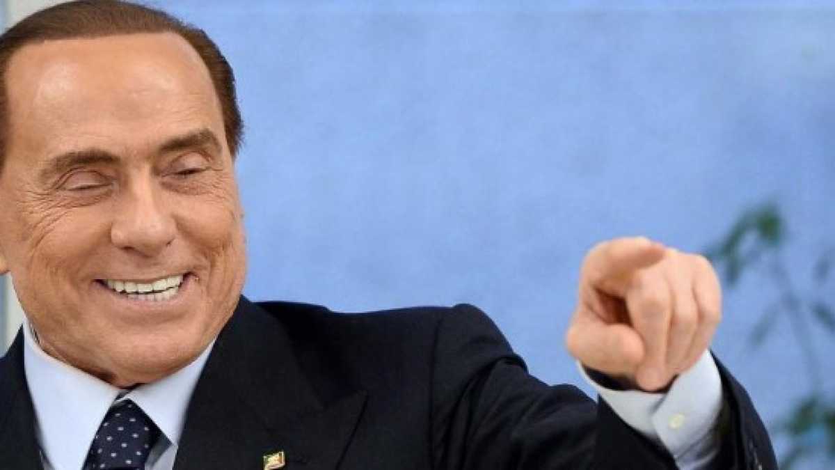 Immagine di Berlusconi riabilitato, Repubblica inconsolabile