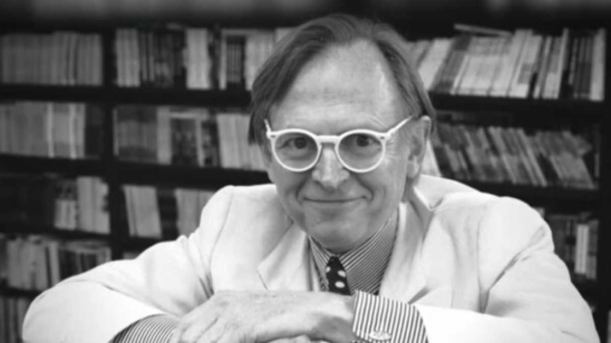 Immagine di Tom Wolfe è morto e domani andrò a comprare una cravatta blu a grossi pois