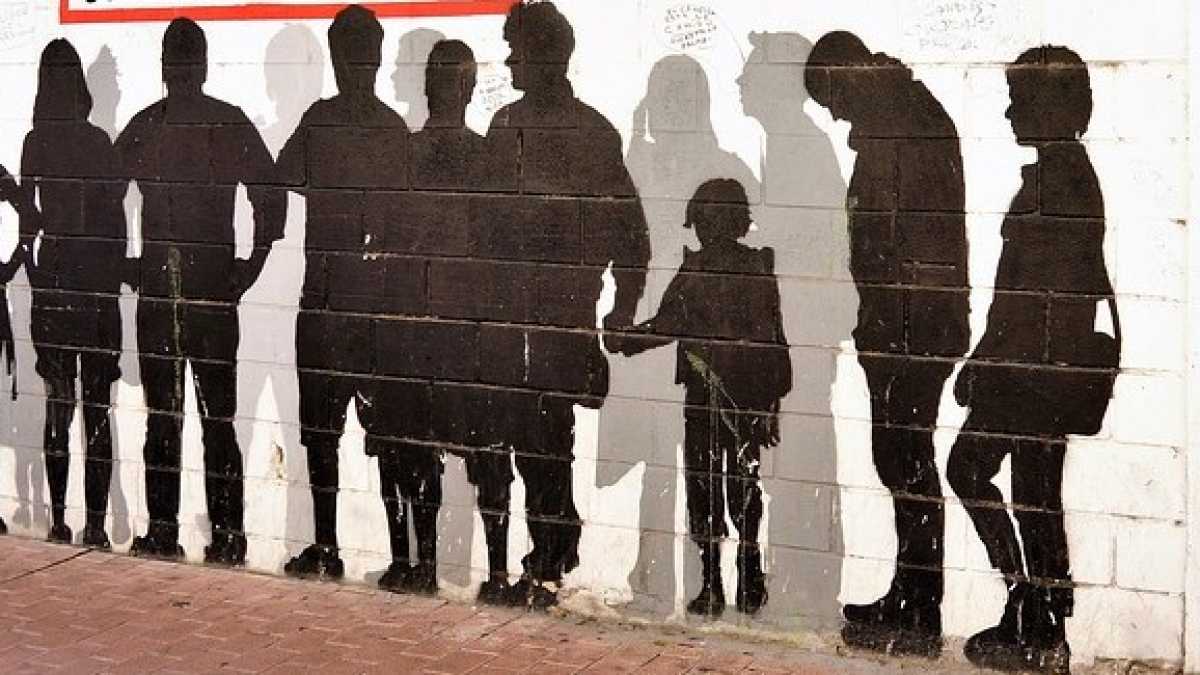 Immagine di La biro, l’Anagrafe, la fila, l’orecchio, la ferocia