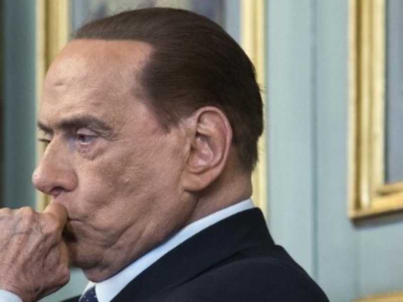 Berlusconi è stato riabilitato. Le procure riprendono la caccia all'uomo