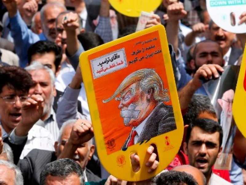 Una manifestazione contro gli Stati Uniti a Teheran. Foto LaPresse