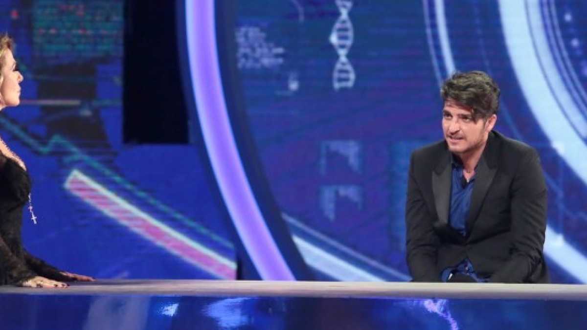 Immagine di Amore democratico vs amore fascista e il mistero della maglietta "sessista"